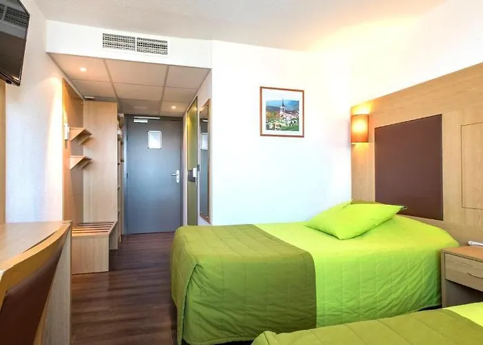 فندق Logis Restaurant Solenca 3*