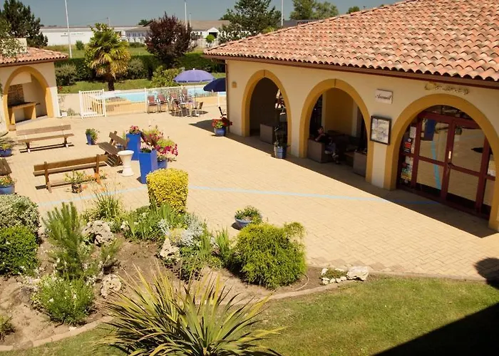 Logis Restaurant Solenca فندق 3*