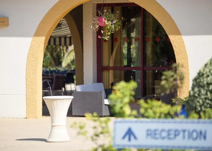 Logis Restaurant Solenca 3* نوغارو