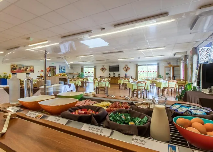 Logis Restaurant Solenca فندق 3*